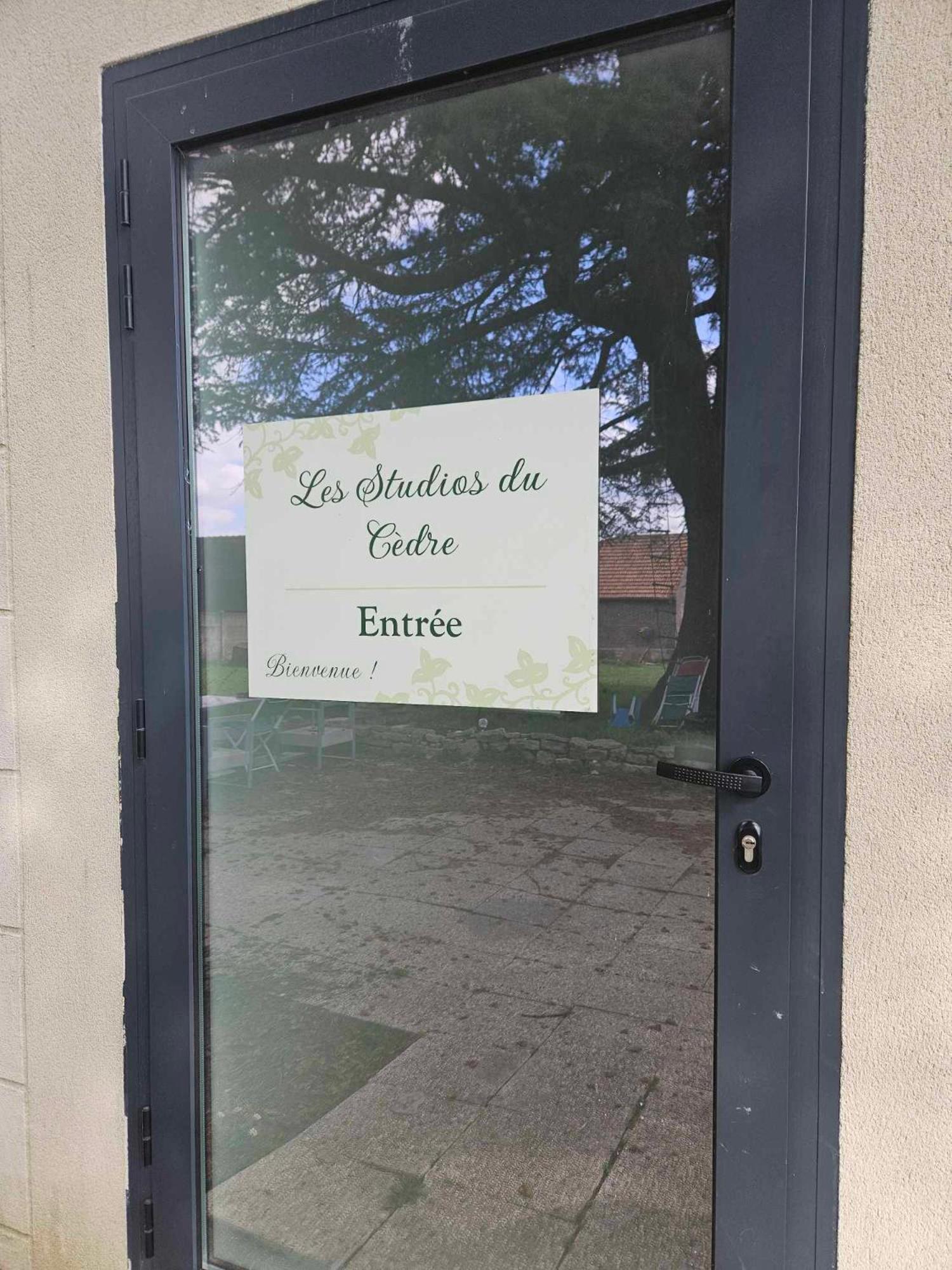 Studios Du Cedre Cuvilly Exterior photo